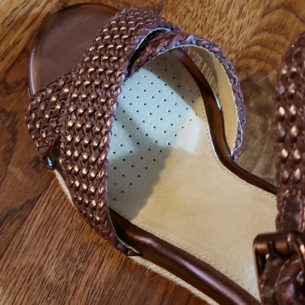 Shoes - Picture 4 of 6
